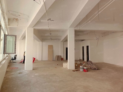 青岛市北 兴隆路200平仓库出租 带一块小院 停车方便图1