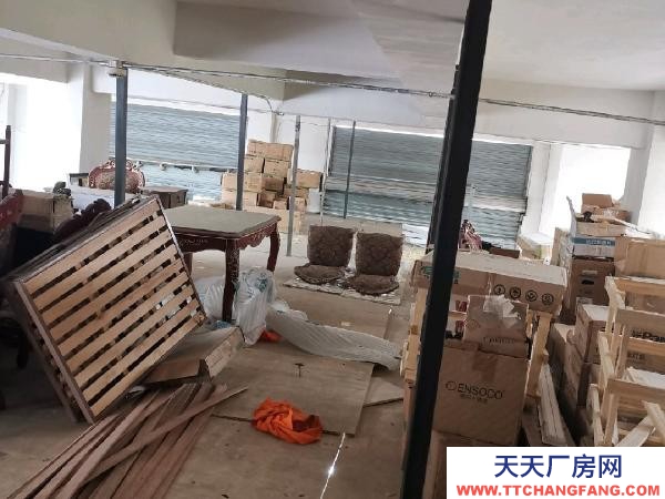 南京市雨花台区层高5.5米，搭有标准2层楼板，实际使用面积约200多平米。