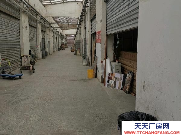 南京市雨花台区层高5.5米，搭有标准2层楼板，实际使用面积约200多平米。