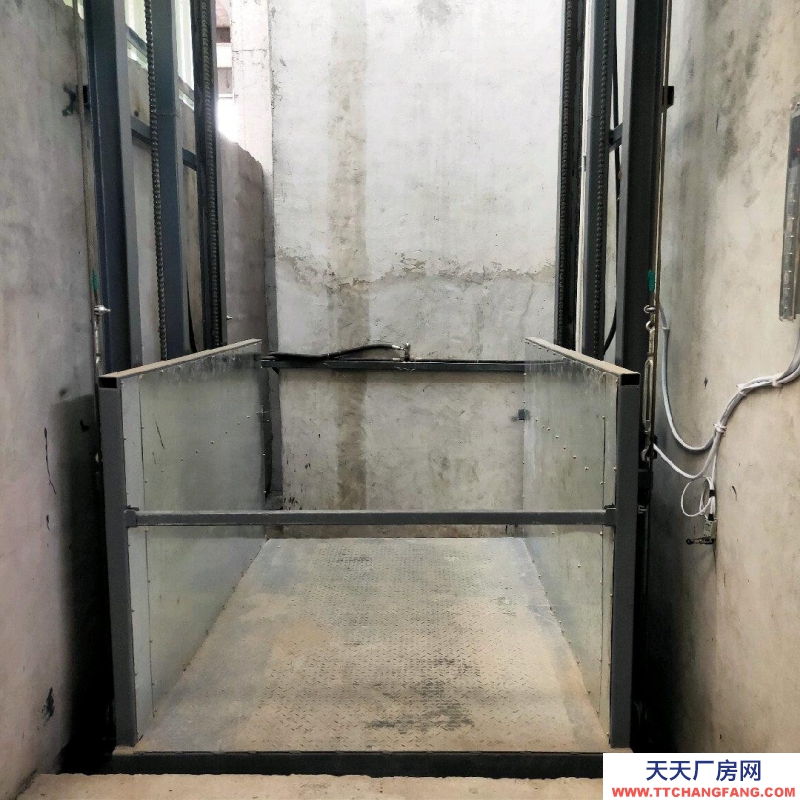(出租) 重庆南川一共三层，每层300平米，专用升降机上下货