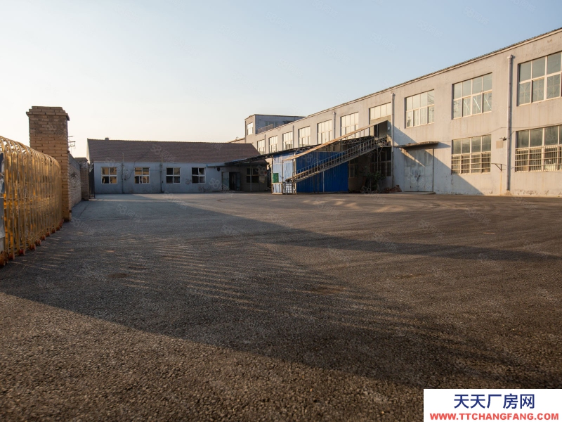 青岛李沧出租三层厂房4000（有货梯传送带）