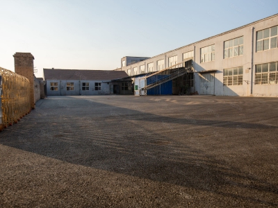 青岛李沧区十梅庵十亩地带单间平房11间加庭院图1