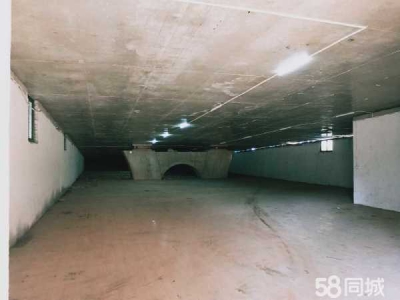 南京市建邺河西金鹰对面高架桥下面810平方仓库图1