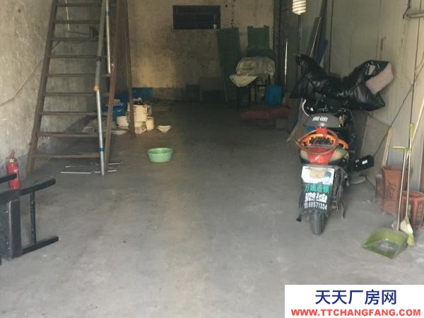 南京市建邺区交通便利，门口停车方便。