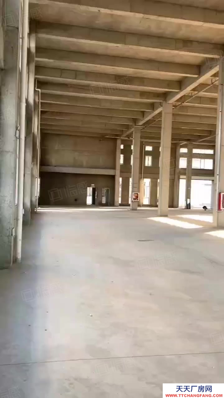 青岛城阳2层半标准厂房（赠送超大露台可做空中花园可封闭使用）