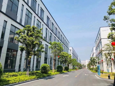 (出售) 深圳龙岗厂房!一二层50年红本国有，7米高可进大货车，花园式园区图3