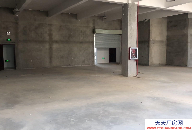 南宁市西乡塘区(出租) 那安高速路口附近，交通便利，道路宽敞，厂房毗邻2.5吨货梯