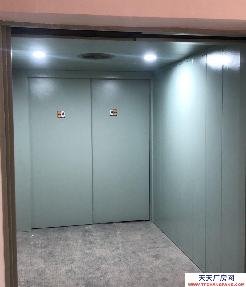 南宁市西乡塘区(出租) 那安高速路口附近，交通便利，道路宽敞，厂房毗邻2.5吨货梯