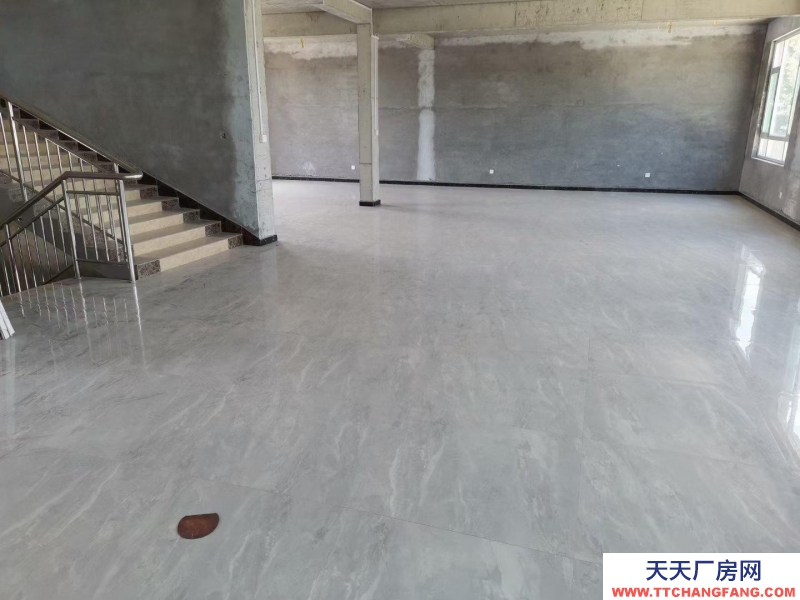淄博淄川交通便利，宽敞明亮。