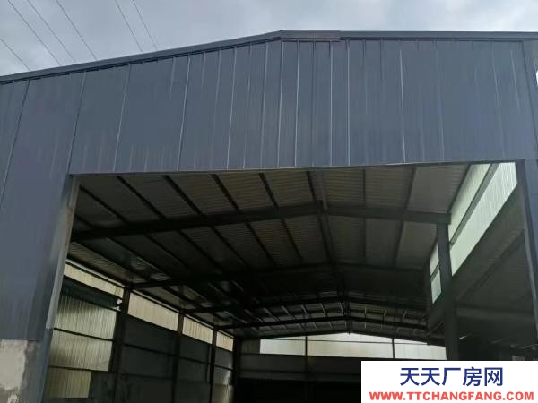 淄博张店位于金泰物流园以北800米，交通便利，水电齐全，可进出大车