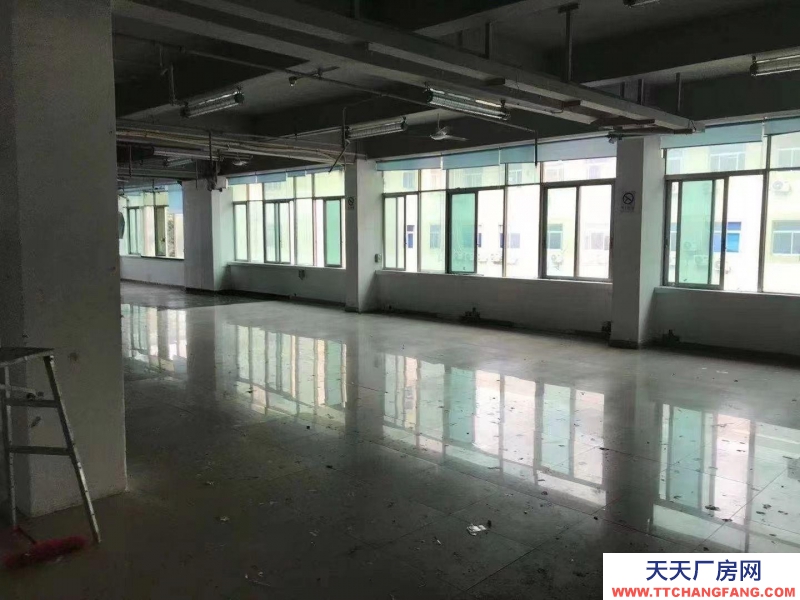 (出租) 深圳福田万源大厦华强北商业街内，业主直招。