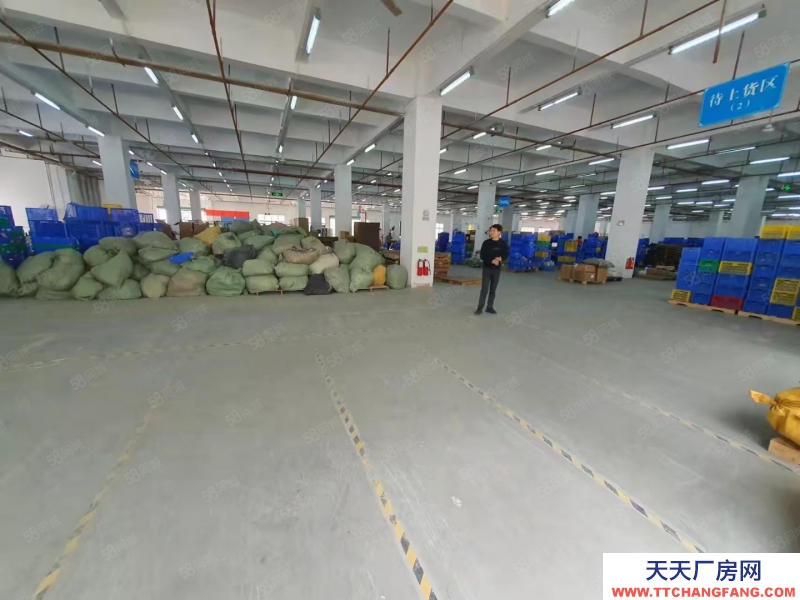 (出租) 深圳龙岗宝龙街道带卸货平台红本仓库24000平方，可分租，可短租