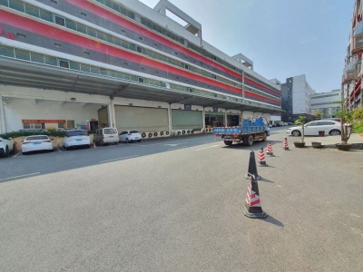 (出租) 深圳龙岗宝龙街道带卸货平台红本仓库24000平方，可分租，可短租图2