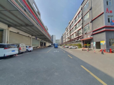 (出租) 深圳龙岗宝龙街道带卸货平台红本仓库24000平方，可分租，可短租图1