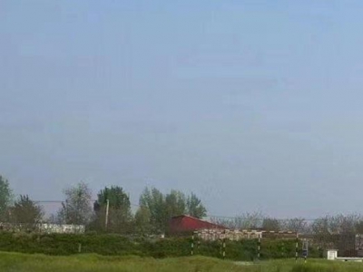 保定 望都第三中学附近107国道77亩，一层建筑6000平。出租图1