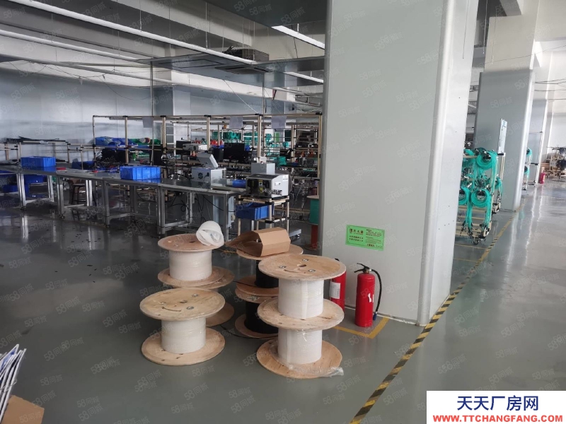 (出租) 东莞周屋空出二楼800平精装修厂房仓库低价出租水电齐全空地大