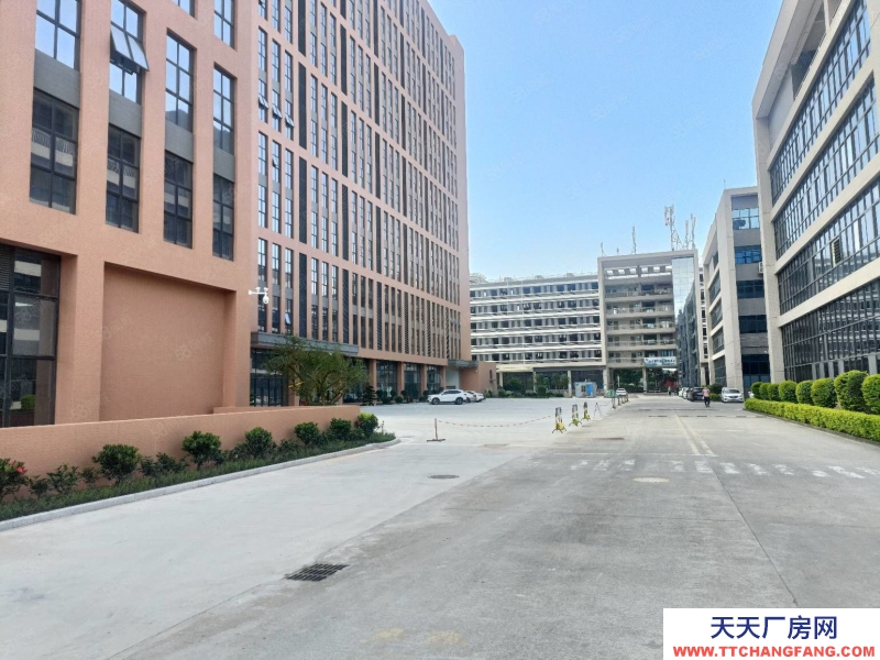 (出租) 东莞黄江新建标准厂房30000平，园区空地大形象好，好招工高速近