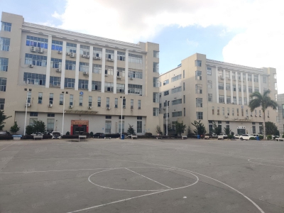 (出租) 东莞凤岗临深主路与平湖龙华交界花园厂房.可分租带有高端办公室图1