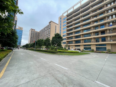 (出租) 原房东直租东莞凤岗新出楼上2000平豪华装修办公室无尘车间图3