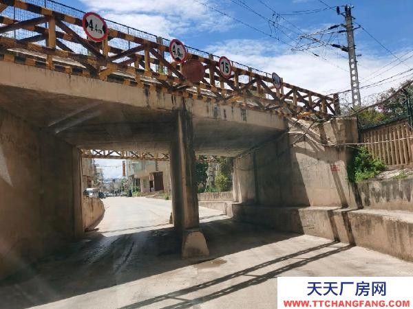 (出租) 红山完小左边，10米宽大道，独立自主，自由使用。