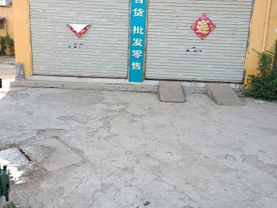 枣庄峄城厂房宽敞，不用装修，靠大路，水电齐全，交通方便，随时看房！图1