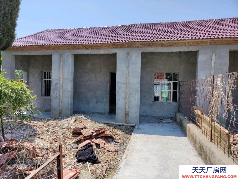 (出租)蚌埠固镇 房屋面积占地1500平方米左右，含21间房屋及一个大院子。