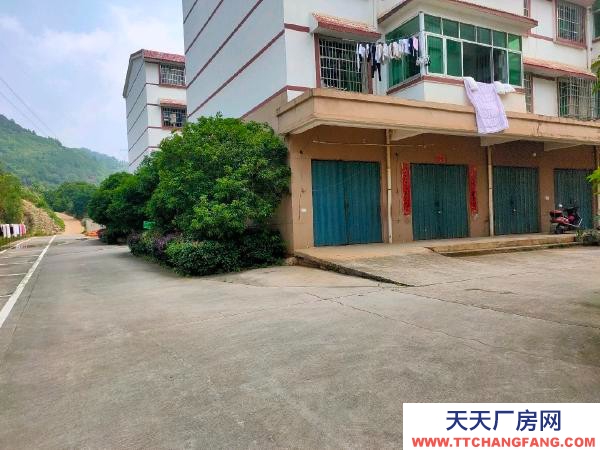(出租) 南昌湾里区大道主干道公交站旁可办厂，可仓库，可办公