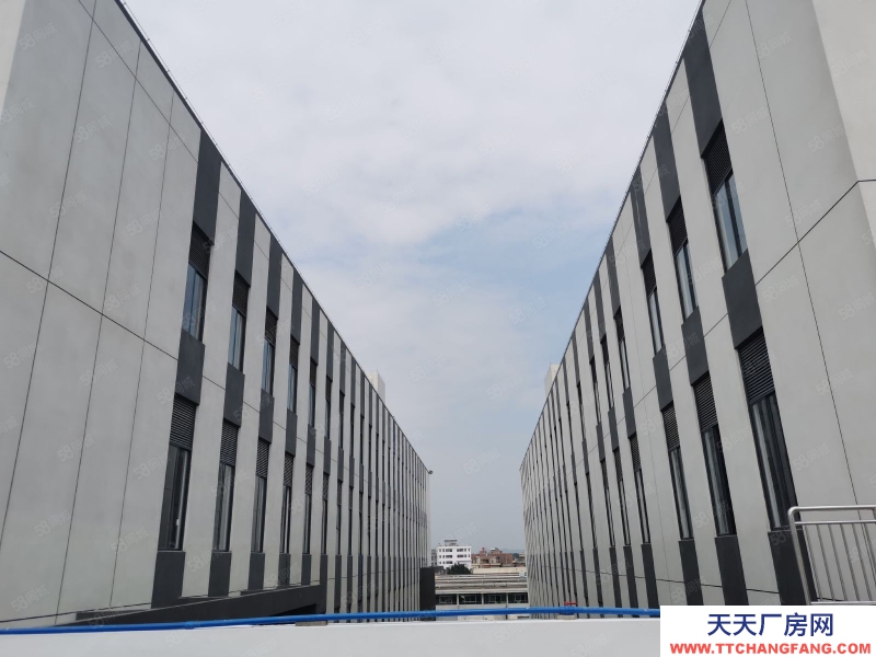 (出租) 广州花都5000平花东全新高标坡道仓库原房东直租，机场和高速出口旁