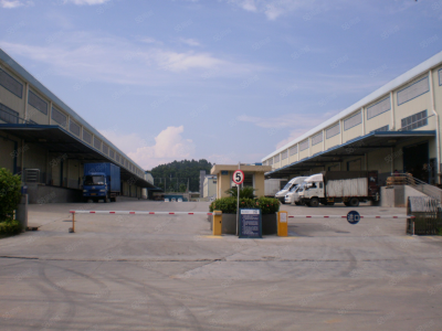 (出租) 广州黄埔萝岗区6500平标准仓，仓库运动场均可，交通便利，采光好图3