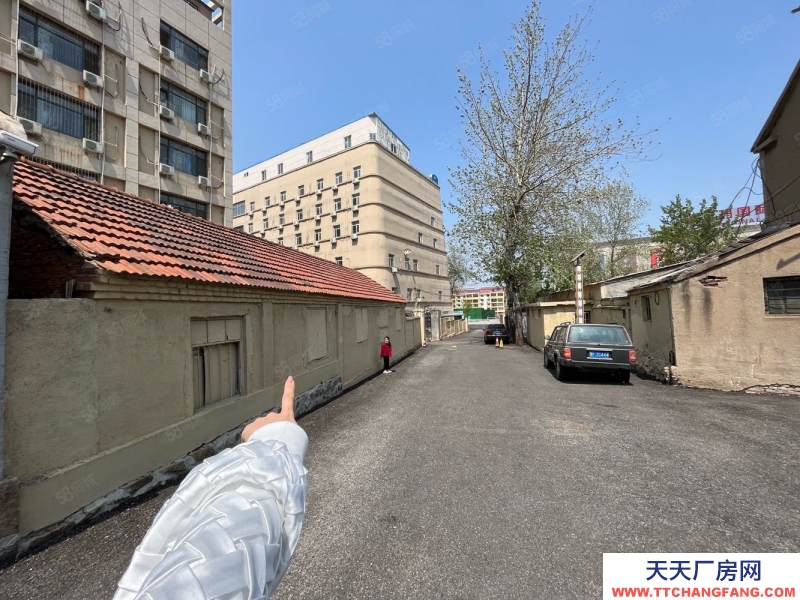 芝罘 南大街富尔玛家居对面三间平房仓库低价租，有停车场，随时可看
