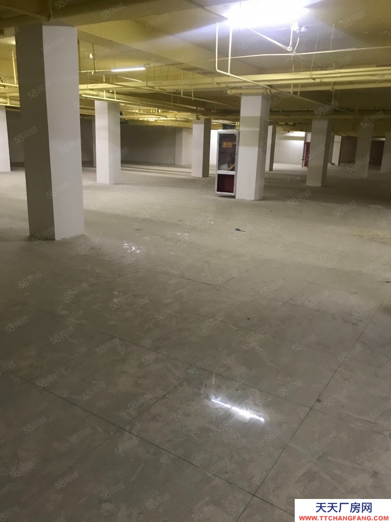 芝罘三站国际小商品城负一层仓库火爆枪租中。