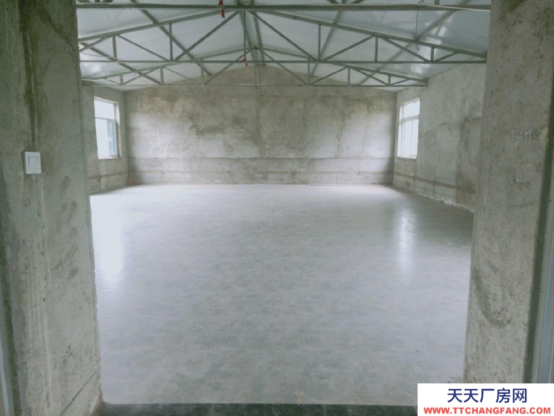 莱山交通方便，水电方便，住房，仓库。