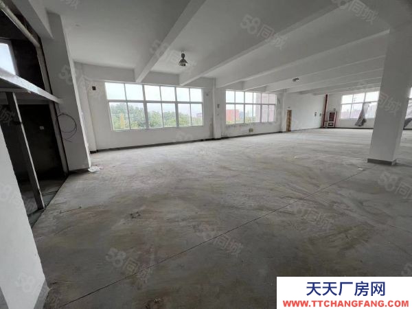 苏州市相城区元和二楼仓库，5吨大货梯，2.5x4，17米5进出方便。