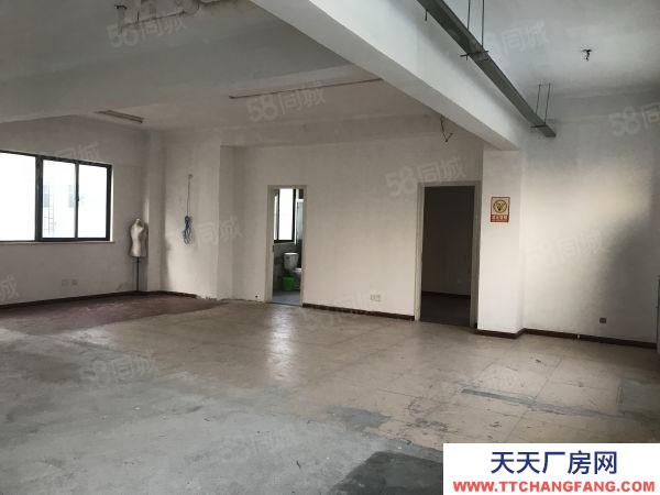 苏州市吴中区太湖新城仓库1100平起租，有货梯