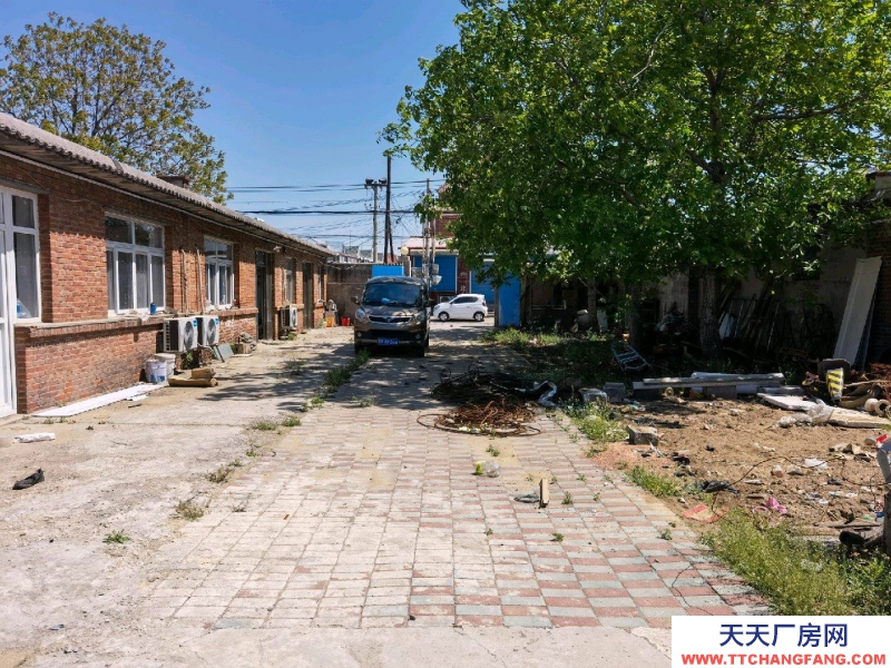 唐山 路北 八间平房，三亩三地大院，宿舍，厨房，餐厅都有。太阳能，空调
