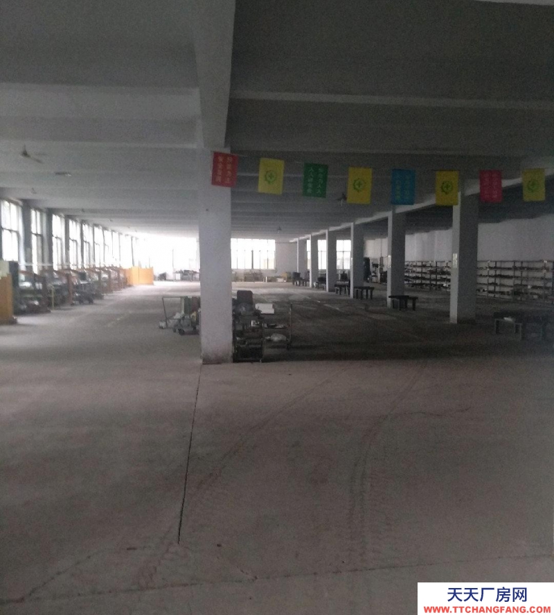 唐山 路南  房子位于复兴路60号，紧邻马路，交通方便。