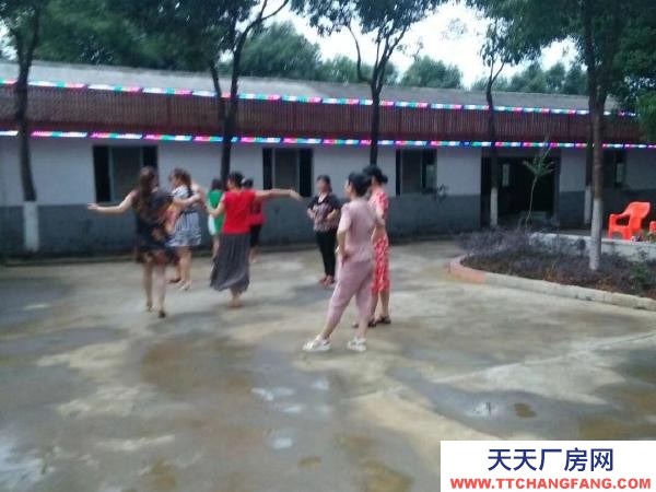 益阳市沅江市面积为四亩的独立小院，可作仓库，饭店，住宿。