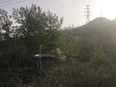 (出租) 以前养羊厂地，100平左右，地方宽阔，水电都有，交通便利。图1
