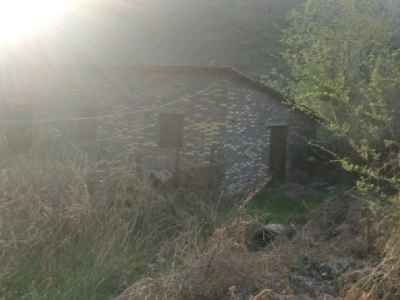 (出租) 以前养羊厂地，100平左右，地方宽阔，水电都有，交通便利。图2
