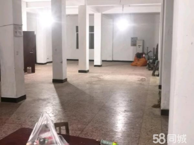 常德市鼎城区地理优越停车方便，楼上可居往，楼下可做仓库或厂房。图1