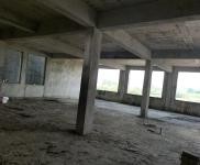 (出租) 黄冈浠水国道旁，场地宽大，室内框架结构，每层净空180㎡，四层。