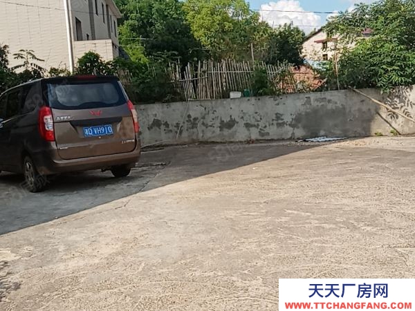 衡阳市雁峰区南二环贺雷冲衡铁运校旁，210方院子350平方
