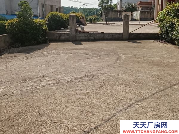 衡阳市雁峰区南二环贺雷冲衡铁运校旁，210方院子350平方