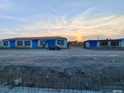 唐山 滦南 大院占地4.5亩，有北京平七间，尖顶门市房八间。图1
