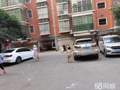衡阳市蒸湘区  此仓库位于小区核心位置小区物业服务周全而且存放物资安全图3