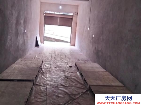 衡阳市珠晖区  自家房子车库，面积大，位置好，做仓库门面都可