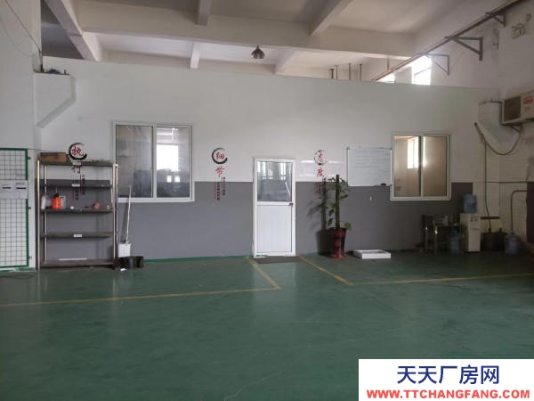 无锡滨湖胡埭1000平方标准厂房，有环氧地坪，有行车，近国道