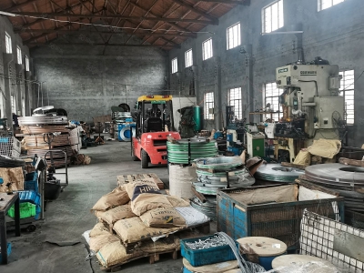 宁波北仑(出租) 出租，小港五盟工业区1楼2700平厂房，价格20块一平图1
