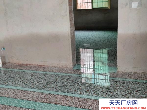 衡阳市常宁市 适合小型加工厂，也可做仓库，屋前有水泥地坪，还有300平空坪