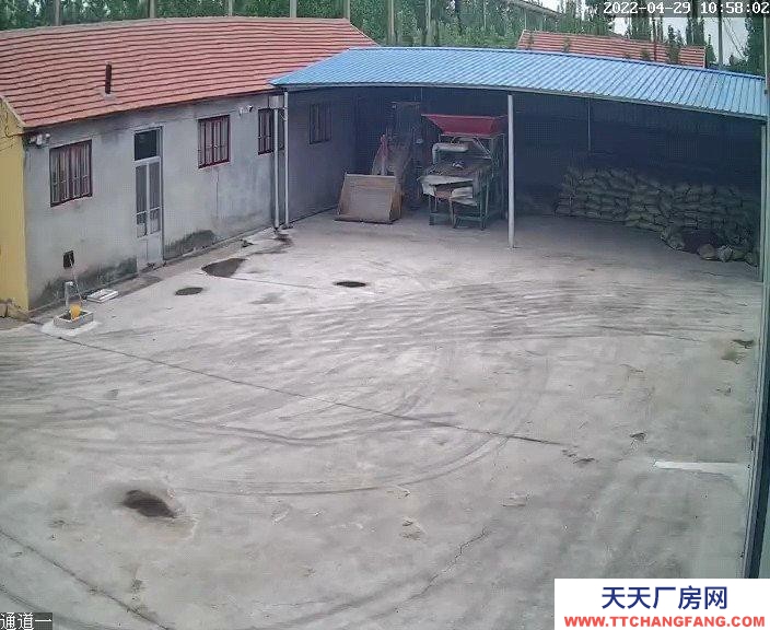 潍坊诸城206国道边，独门独院，出入大车方便，新建厂房出售出租